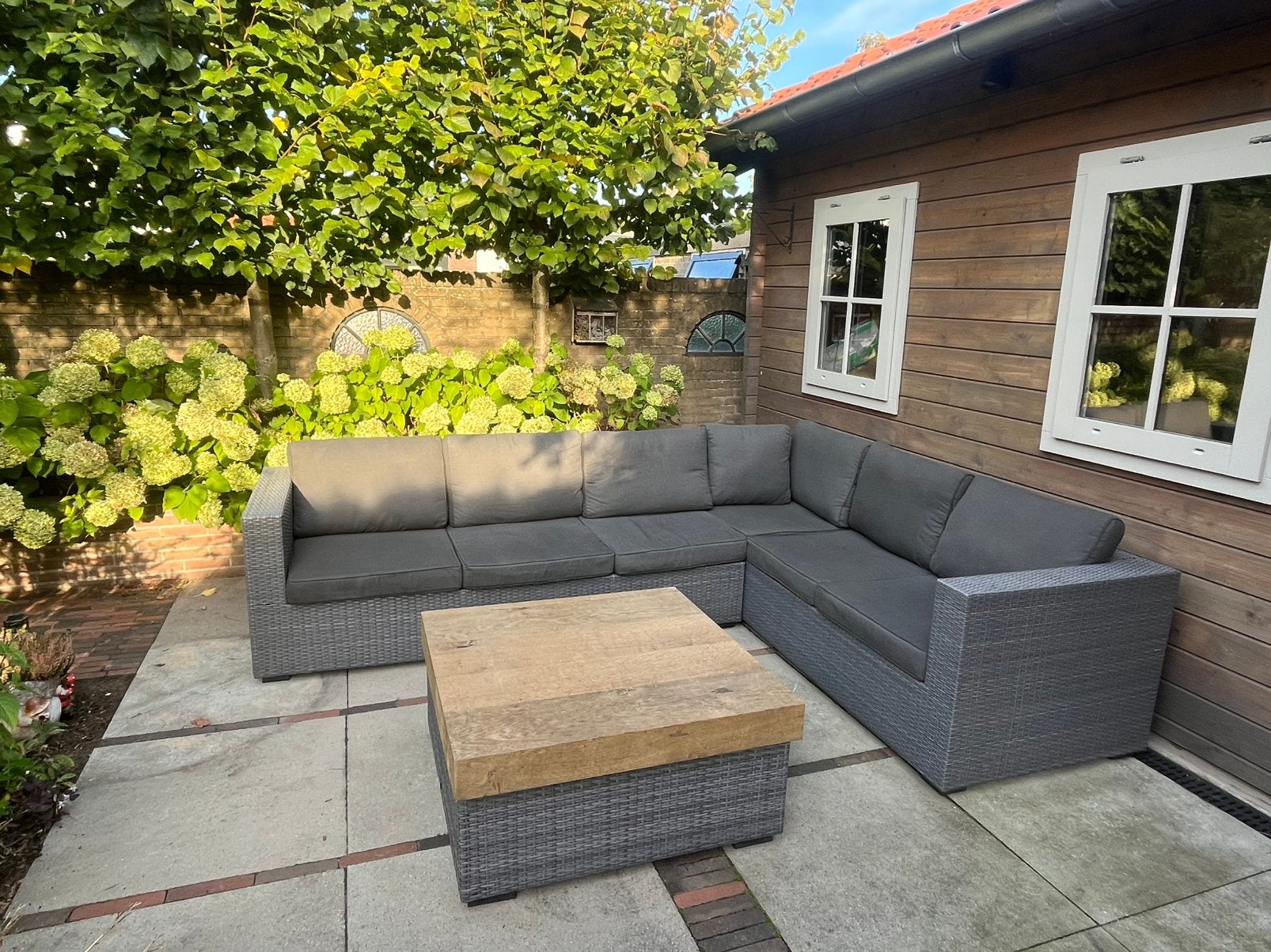 Luxe Wicker Loungeset met Houten Salontafel, Meer dan 8 zitplaatsen, Ophalen of Verzenden, Zo goed als nieuw, Loungeset