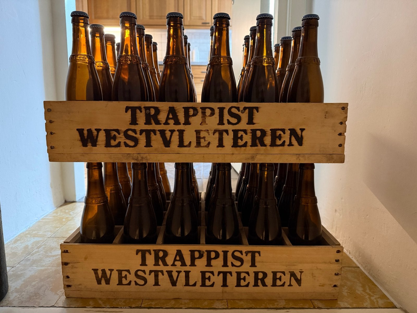 Twee lege Westvleteren kratten, Ophalen, Gebruikt