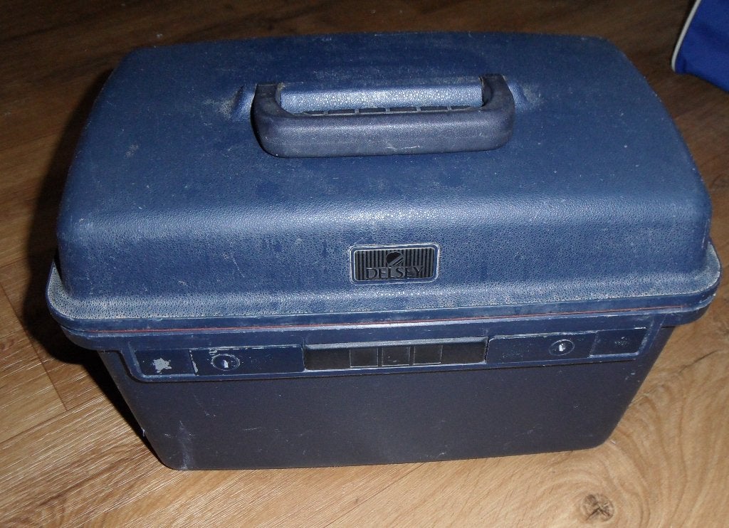 In goede staat: hardcase beautycase van Delsey, donkerblauw, Sieraden, Tassen en Uiterlijk, Beautycases, Gebruikt, Blauw, Ophalen of Verzenden