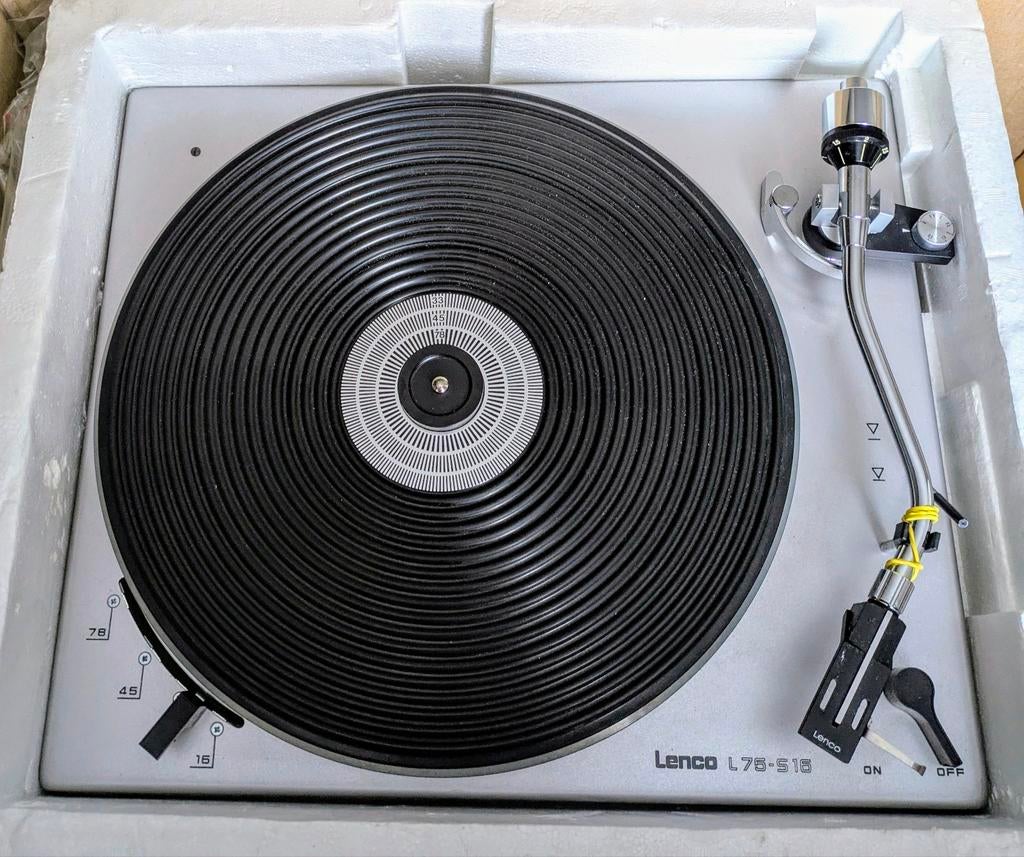 Wie kan mij helpen aan een mooie plinth ,voor een Lenco, Ophalen of Verzenden, Zo goed als nieuw, Platenspeler, Overige merken