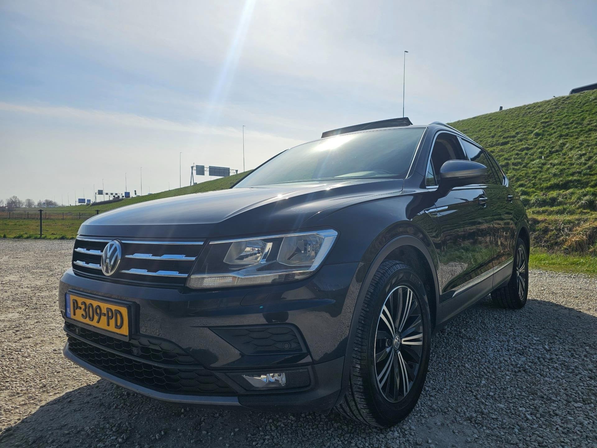 Volkswagen Tiguan Allspace 2.0 TDI Comfortline, Auto's, Gebruikt, 4 cilinders, Alcantara, Zwart
