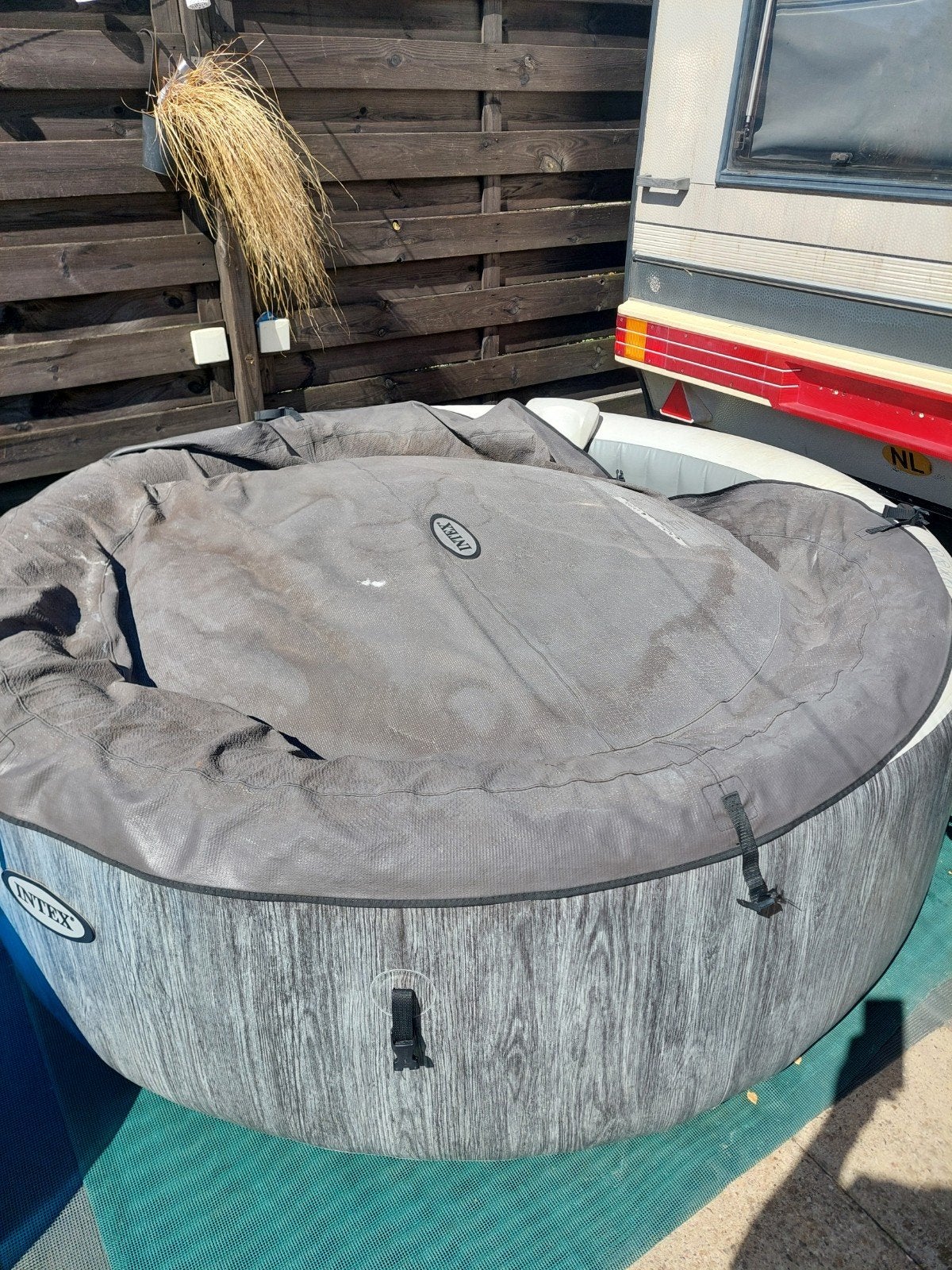 intex 6 persoons jacuzzi., Ophalen, Gebruikt, Afdekzeil