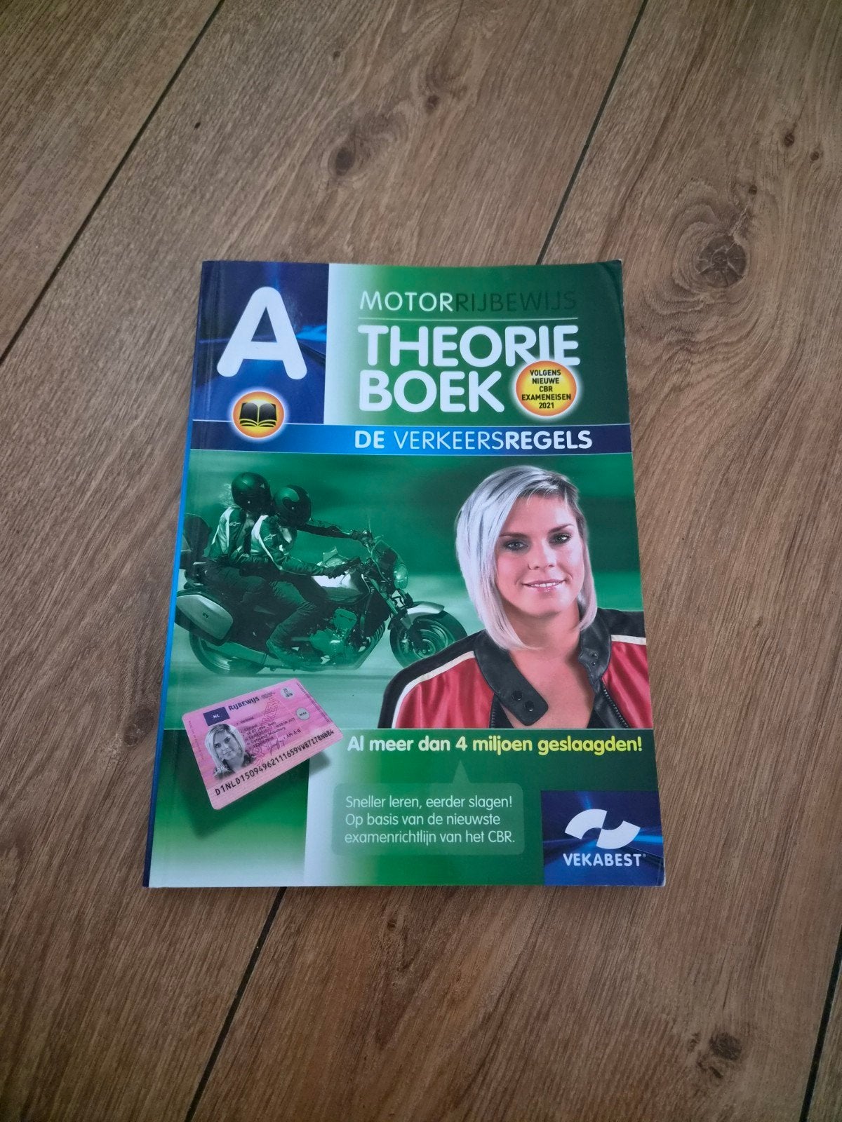 Motorrijbewijs Theorieboek - De Verkeersregels (Vekabest), Boeken, Ophalen of Verzenden, Gelezen, Overige niveaus