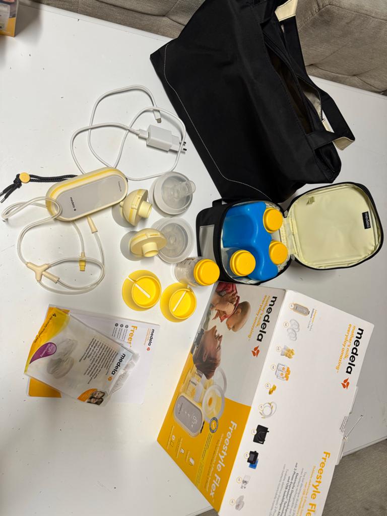 Medela Freestyle Flex Dubbele Elektrische Borstkolf + Zakjes, Ophalen, Zo goed als nieuw