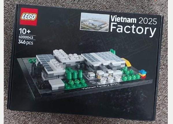 LEGO 4000043 Vietnam Factory 2025 exclusief NISB, Info@lego.com, Aastvej 1. Dk-7190 Billund DENMARK, Overige thema's, Lego