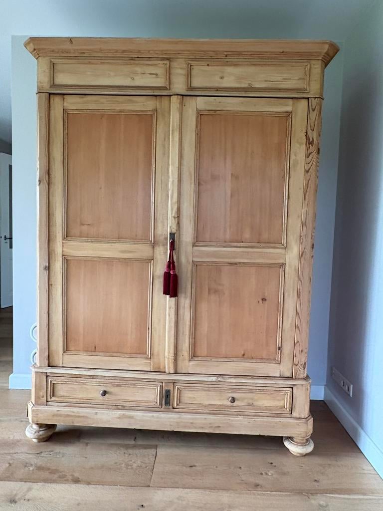 Prachtige, grote en stijlvolle antieke grenen houten kast., Ophalen
