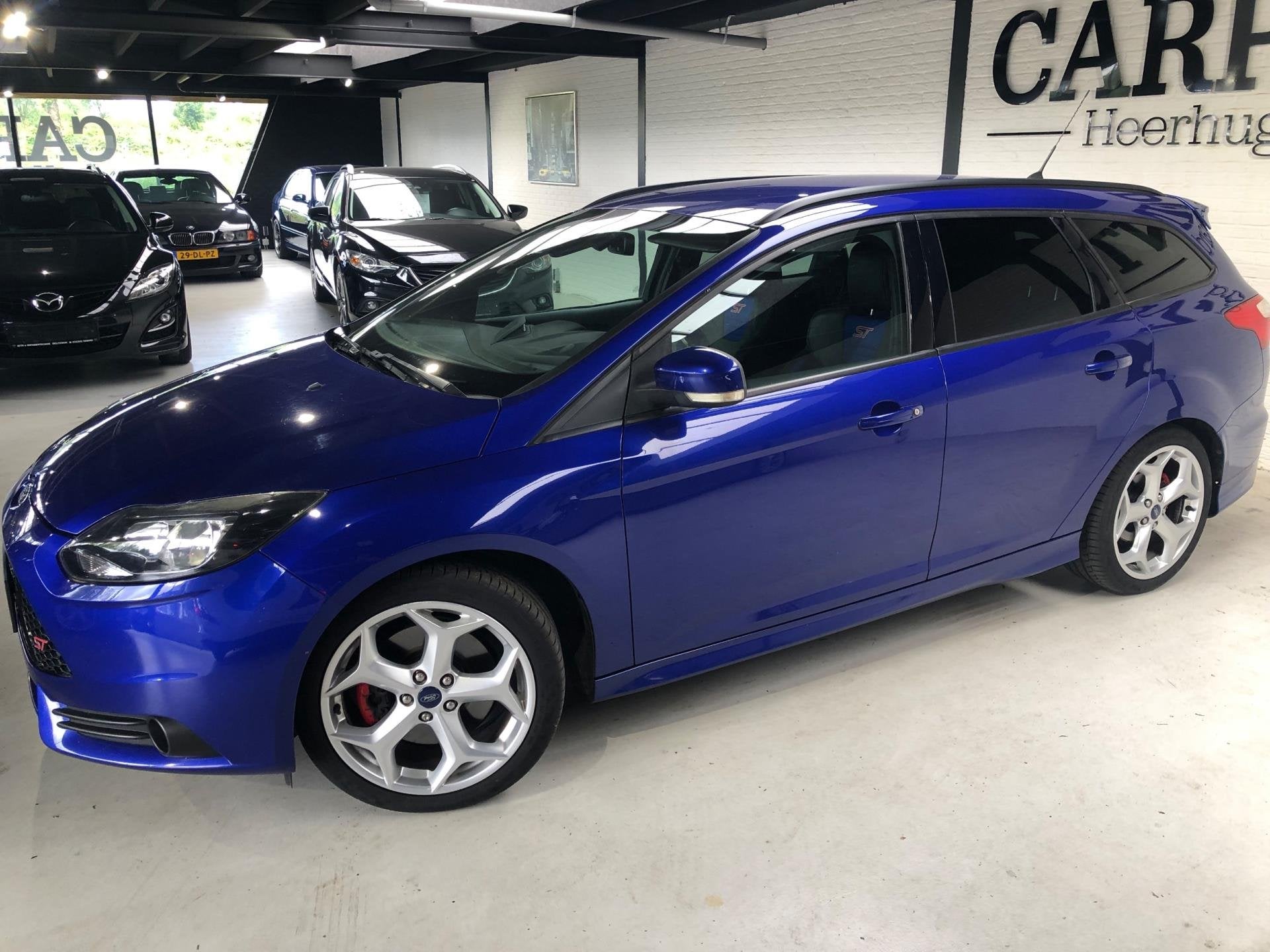 Ford Focus Wagon 2.0 EcoBoost ST-3 250 PK 2014 Recaro Cruise, Auto's, Dealer onderhouden, Gebruikt, 4 cilinders, Blauw