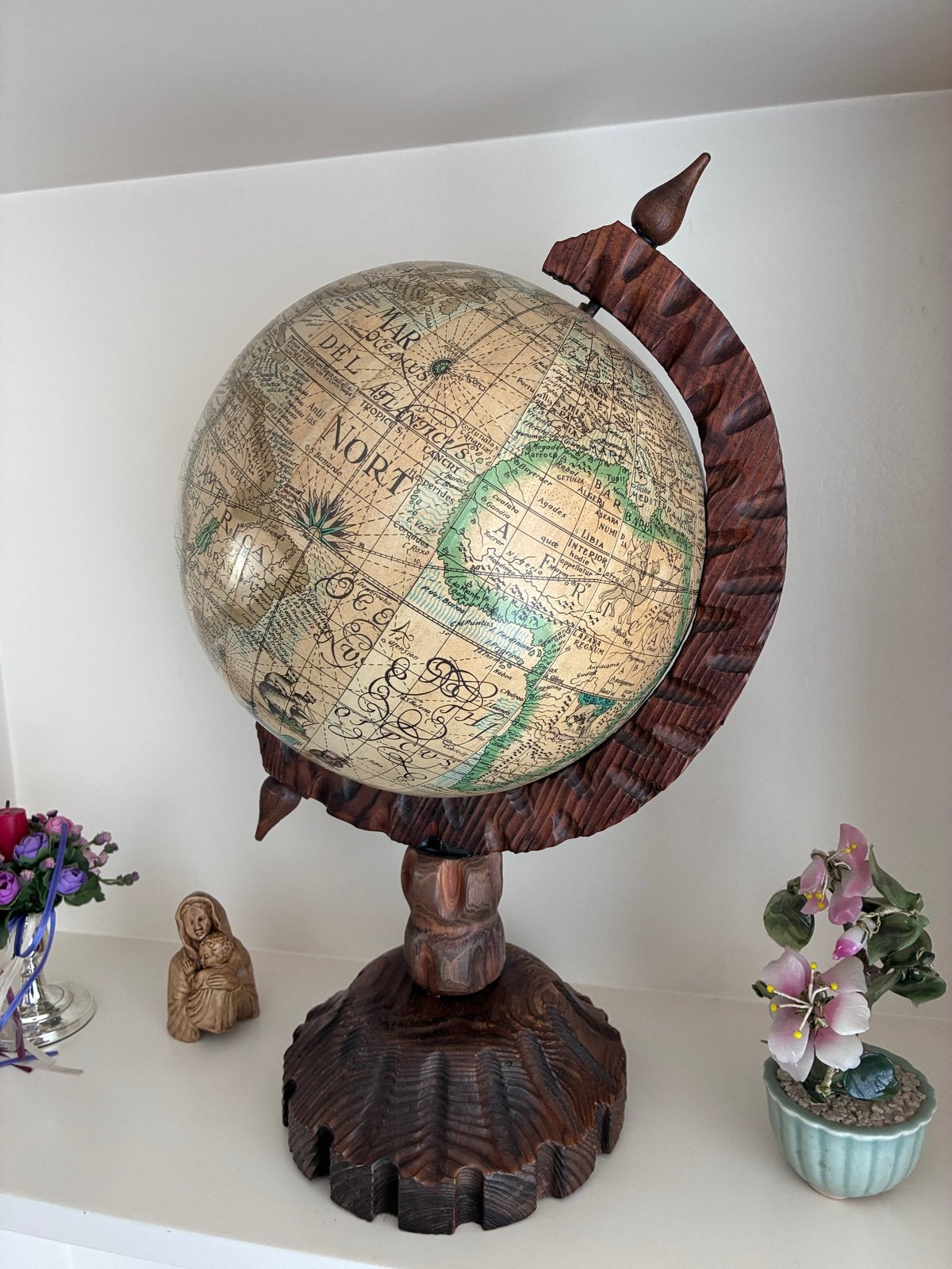 Antieke Wereldbol met Houten Voet - Made in Spain, Gebruikt, Draaibaar, Ophalen of Verzenden, Antieke wereldbol
