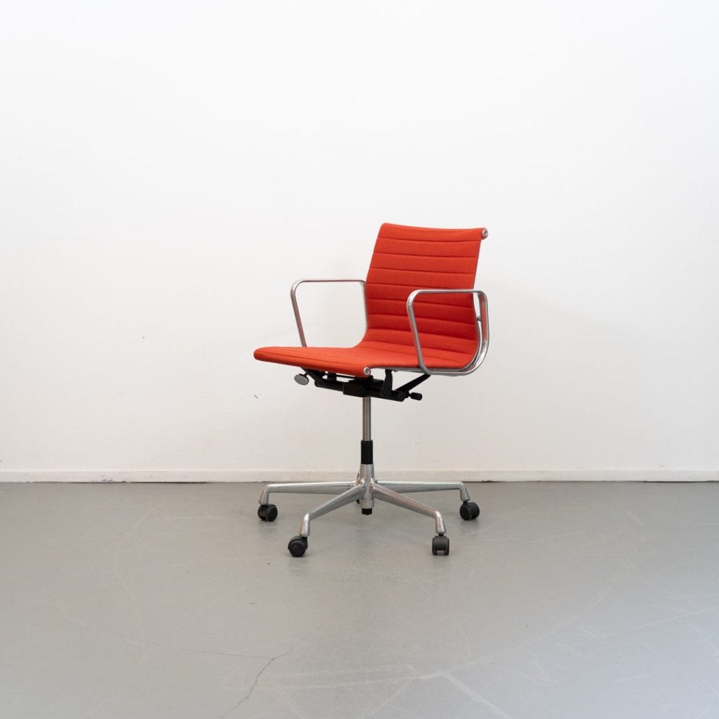 Vitra EA 117 Bureaustoel Oranje Hopsak - Aluminium, Vitra, Zo goed als nieuw, Niet ingevuld, Niet ingevuld