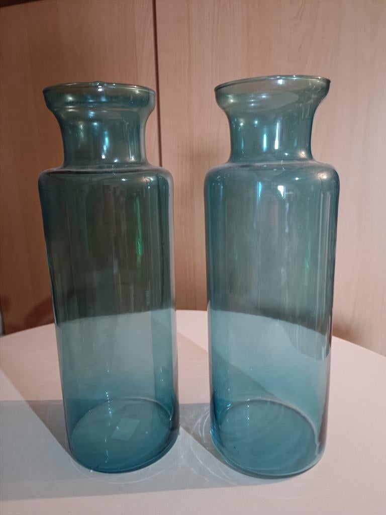 2 mooie glazen vazen , turquoise. Mooi effect in zonlicht, Huis en Inrichting, Woonaccessoires | Vazen, Overige kleuren, Ophalen of Verzenden