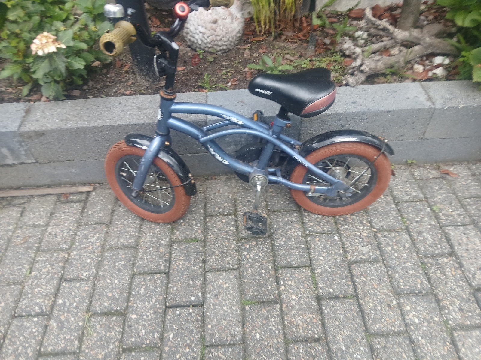 Mooi kinderfietsje 12 inch, Ophalen, Terugtraprem, Zijwieltjes, Gebruikt