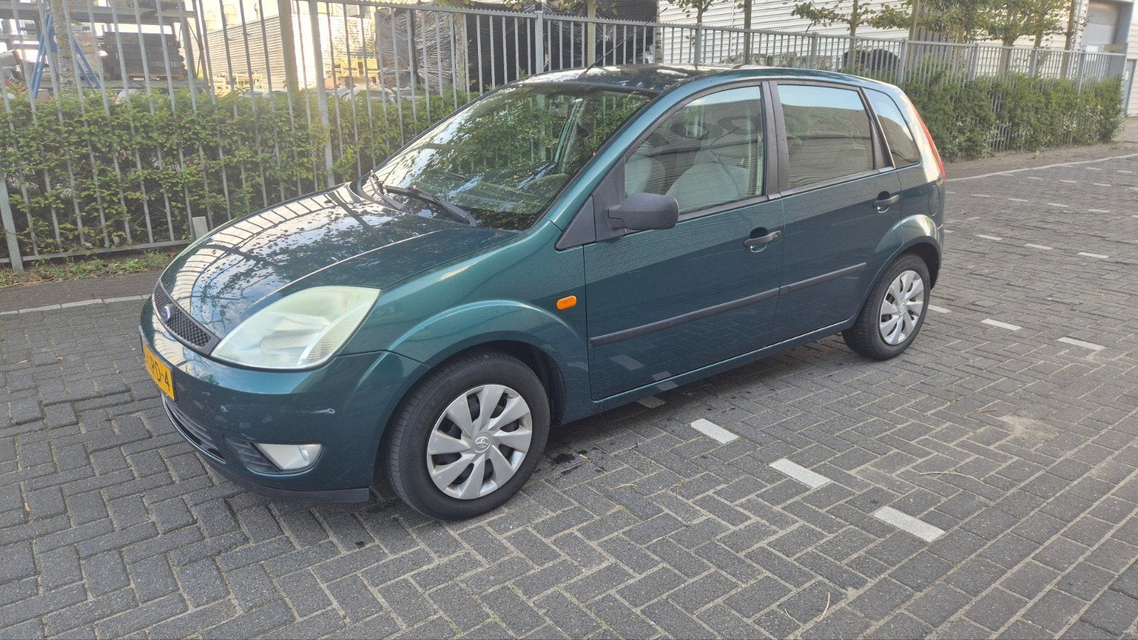 Ford Fiësta ZUINIG | APK  | GOED ONDERHOUDEN, Auto's, Ford, Voorwielaandrijving, 1299 cc, 31 €/maand, 4 cilinders