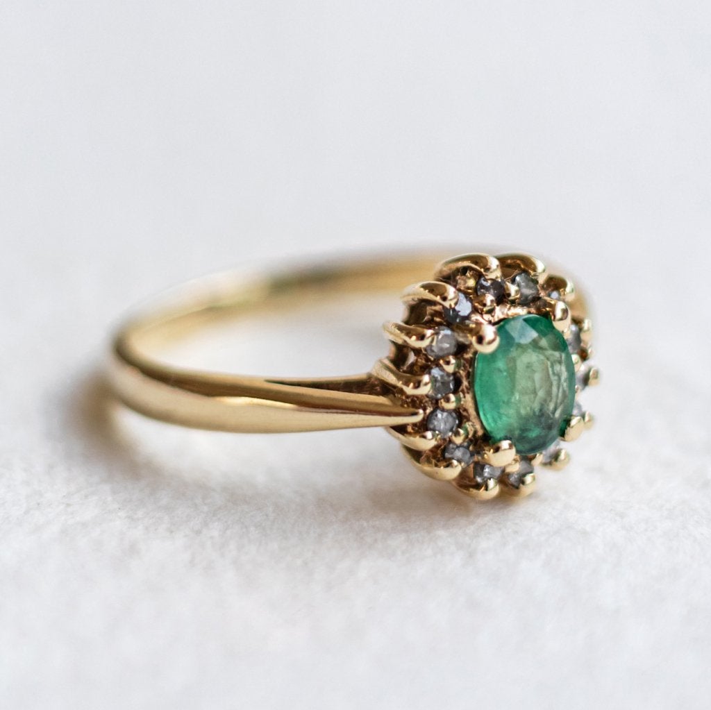 Vintage 9K gouden cluster ring met smaragd & diamant - 15,5, Ophalen of Verzenden, Met edelsteen, Dame, Goud
