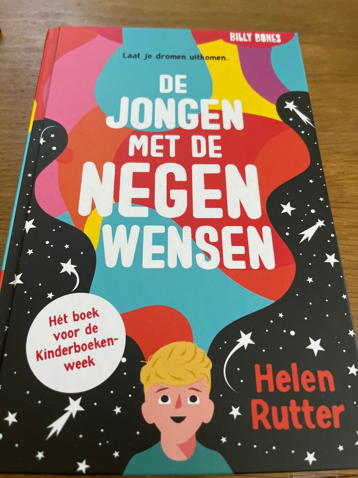 De Jongen met de Negen Wensen - Helen Rutter, Boeken, Ophalen of Verzenden, Zo goed als nieuw, Fictie algemeen