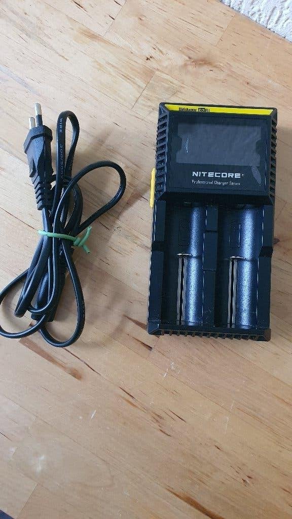 Nitecore Digicharge | Smart charger Li-ion/Nimh/Ni-Cd | Vape, Ophalen of Verzenden, Gebruikt