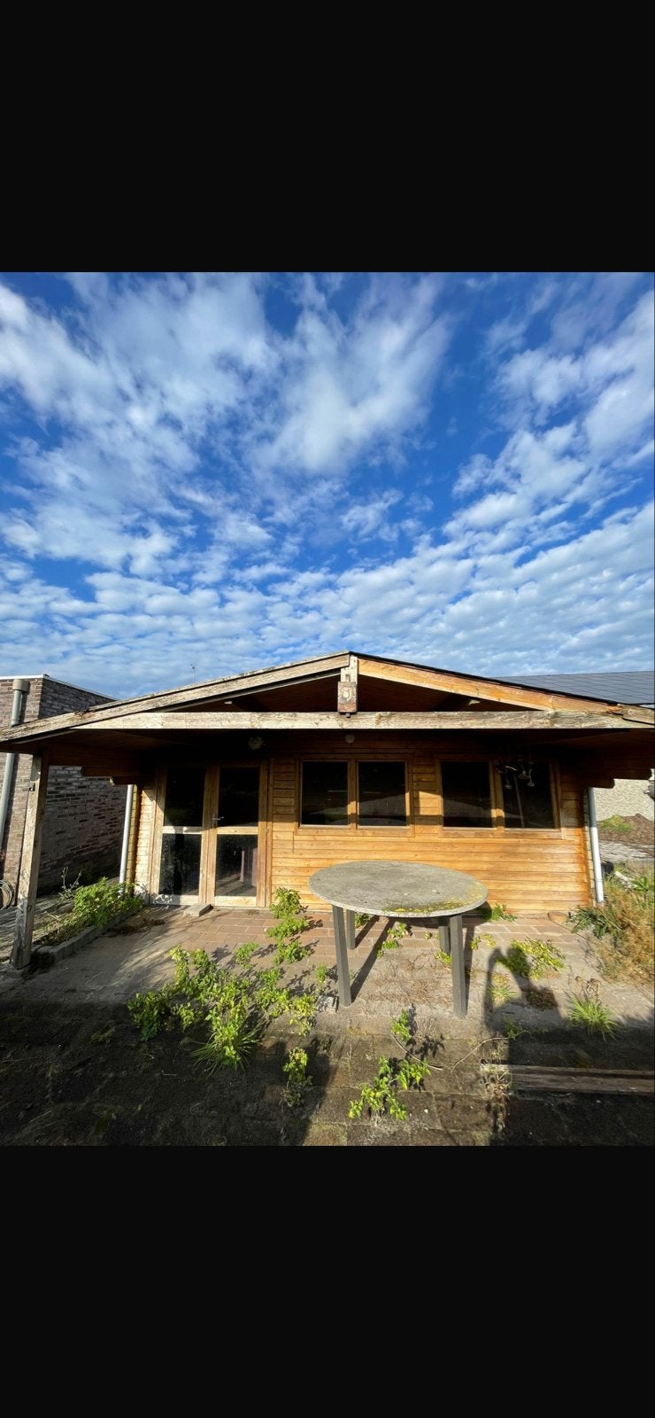 Ruime houten blokhut met overkapping en ramen, Tuin en Terras, Tuinhuizen, Ophalen, Gebruikt, 3 ramen of meer, Blokhut