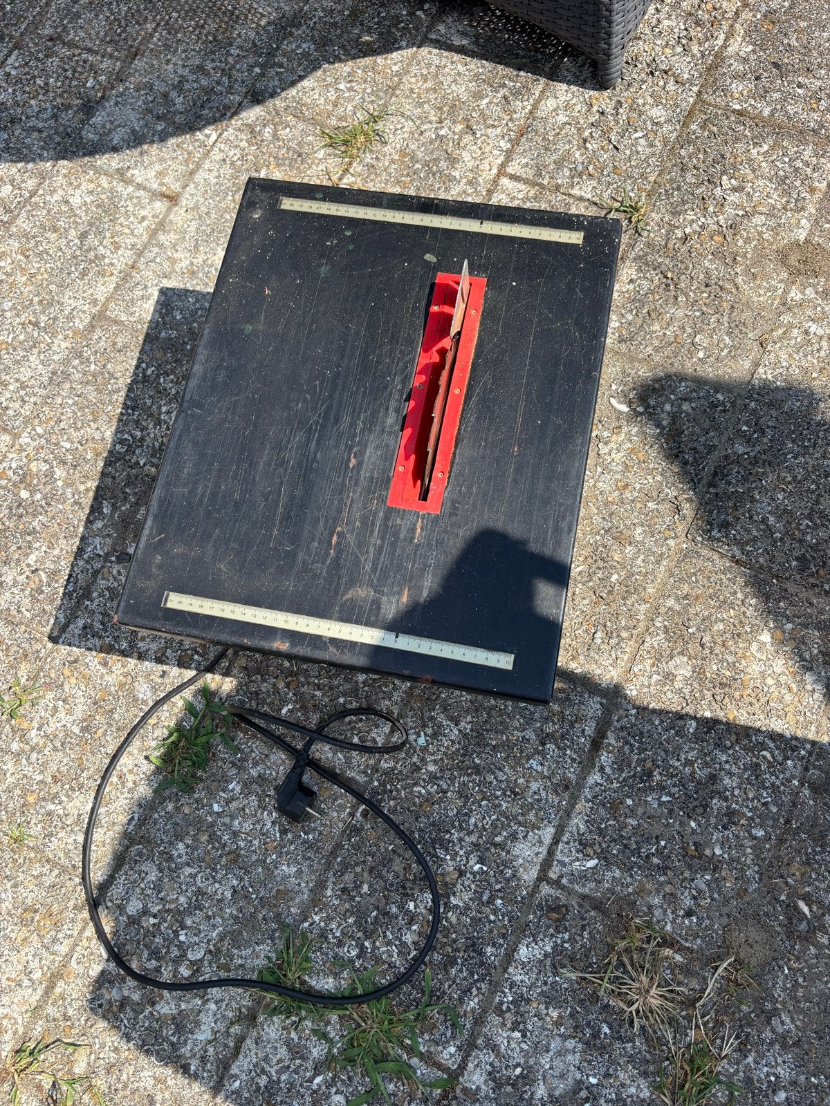 Kinzo Tafelzaag 720W - Gebruikt maar functioneel, Gebruikt, Cirkelzaag, 600 tot 1200 watt, Ophalen of Verzenden