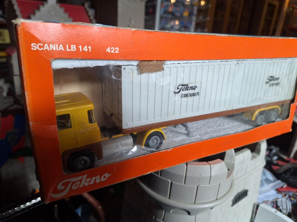 Tekno Scania LB 141 Vrachtwagen met Container - Zoldervondst, Hobby en Vrije tijd, Modelauto's | 1:50, Ophalen of Verzenden, Gebruikt