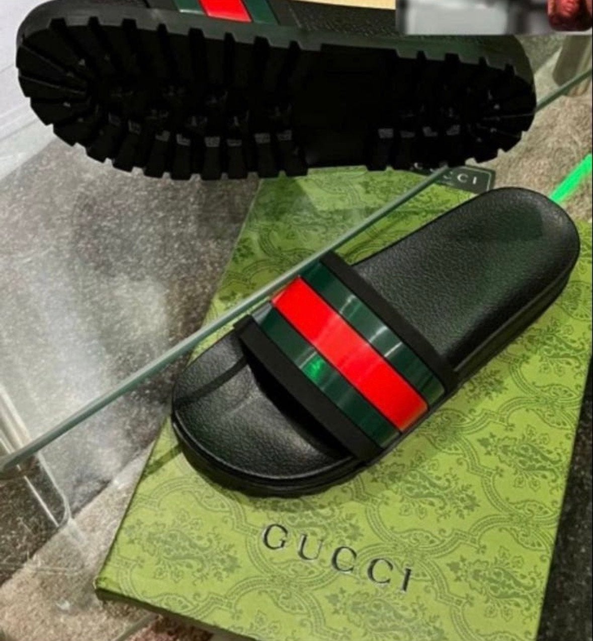 Gucci Slippers, Ophalen of Verzenden, Nieuw, Zwart, Slippers