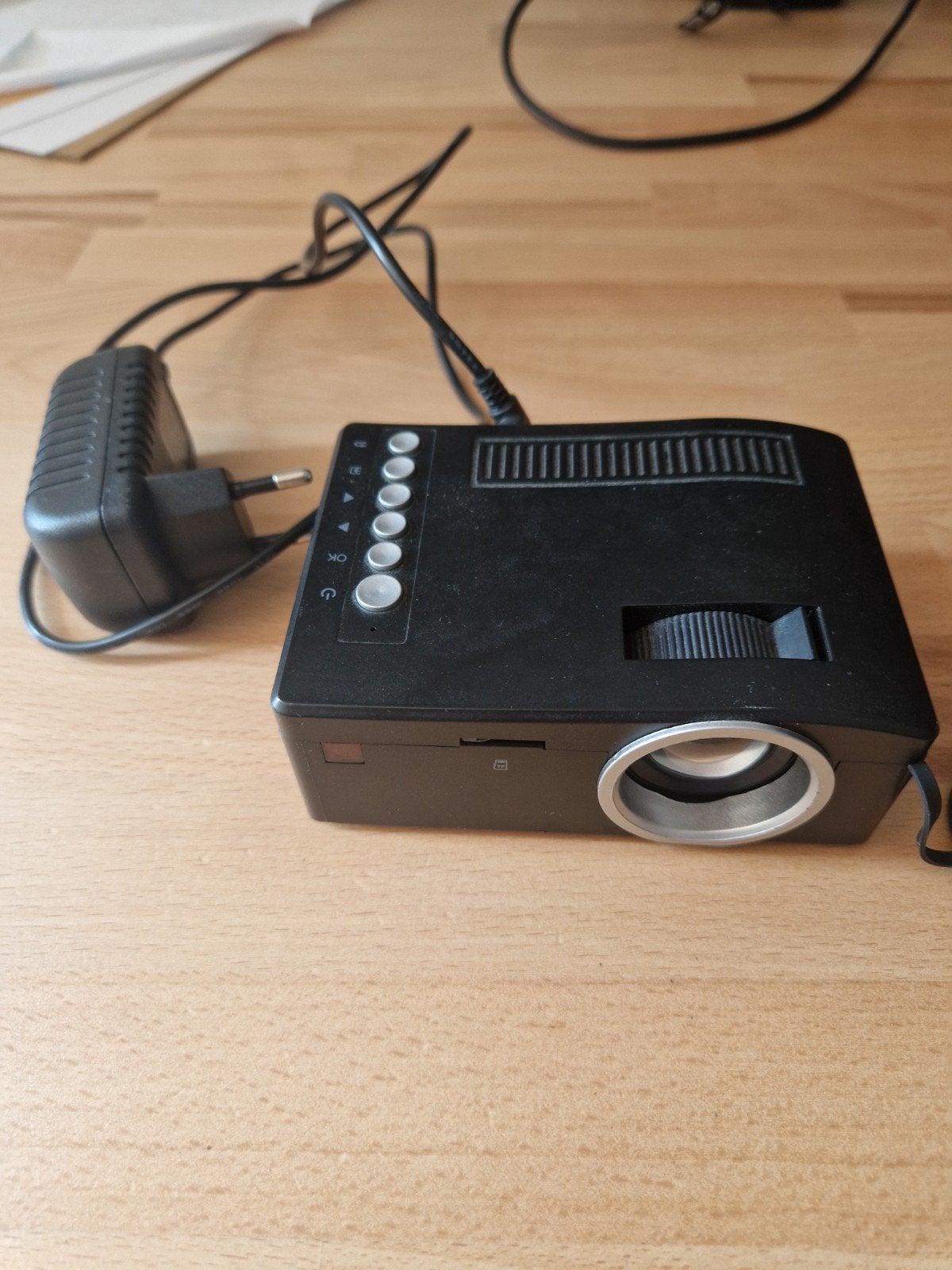 Compacte Mini LED Beamer - Draagbaar en Veelzijdig, Audio, Tv en Foto, Beamers, Gebruikt, Onbekend, LED, Ophalen of Verzenden