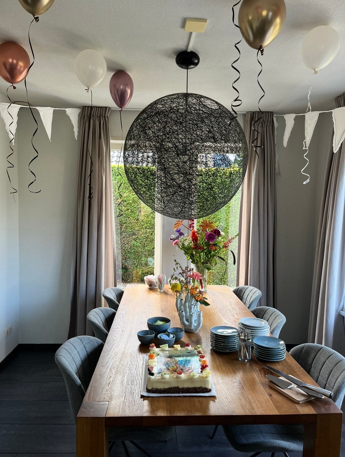 Eiken eettafel met 6 Zuiver stoelen en Moooi lamp (80 cm), Ophalen, Gebruikt, 6 tot 8 stoelen