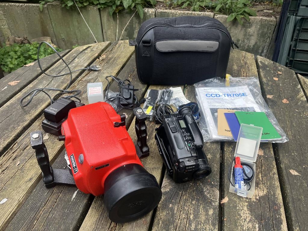 Sony CCD-TR705E + SUBAL Videosub-T7 onderwaterbehuizing, Audio, Tv en Foto, Fotografie | Onderwatercamera's, Ophalen of Verzenden