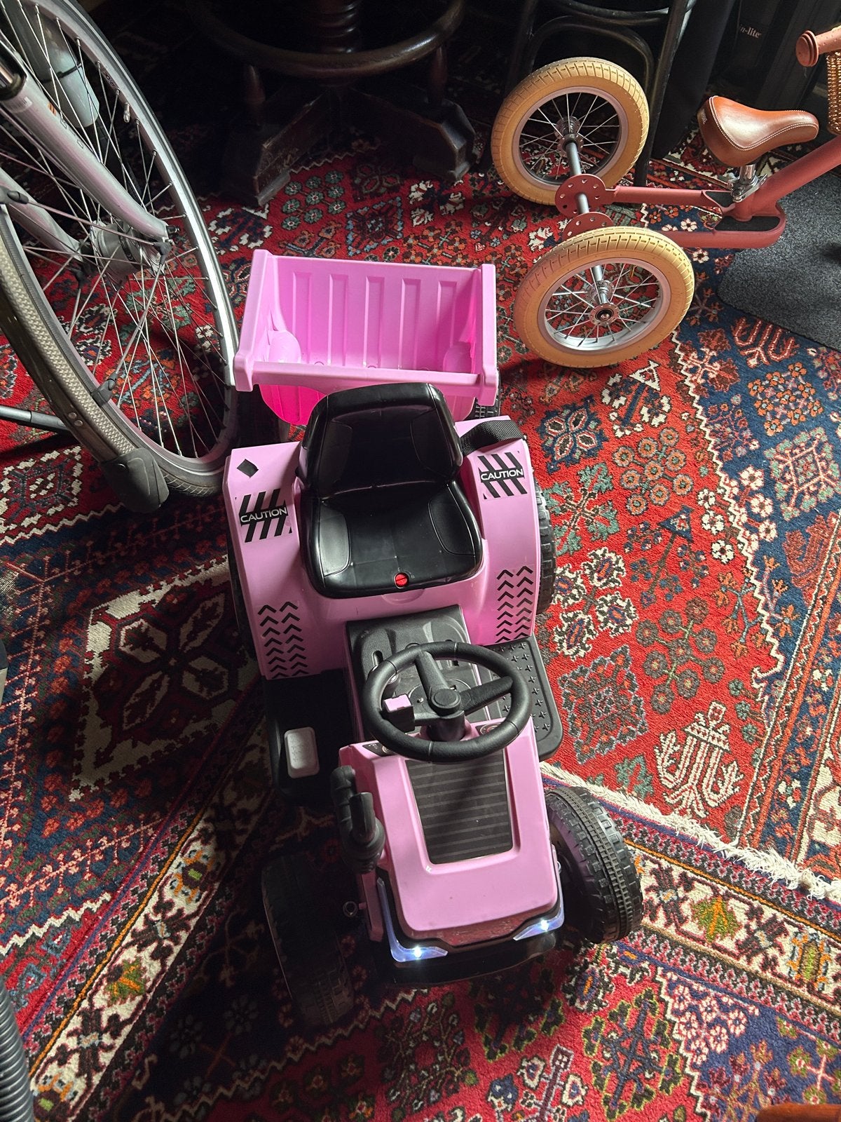 Roze elektrische tractor met aanhanger voor kinderen, Ophalen, Gebruikt, Trapvoertuig