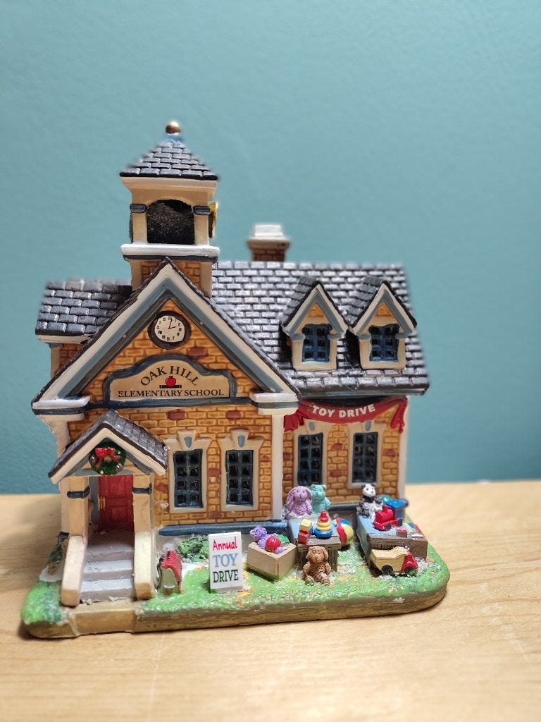 Lemax Oak Hill School #85343 - Holidays & Seasons, Diversen, Ophalen of Verzenden, Nieuw