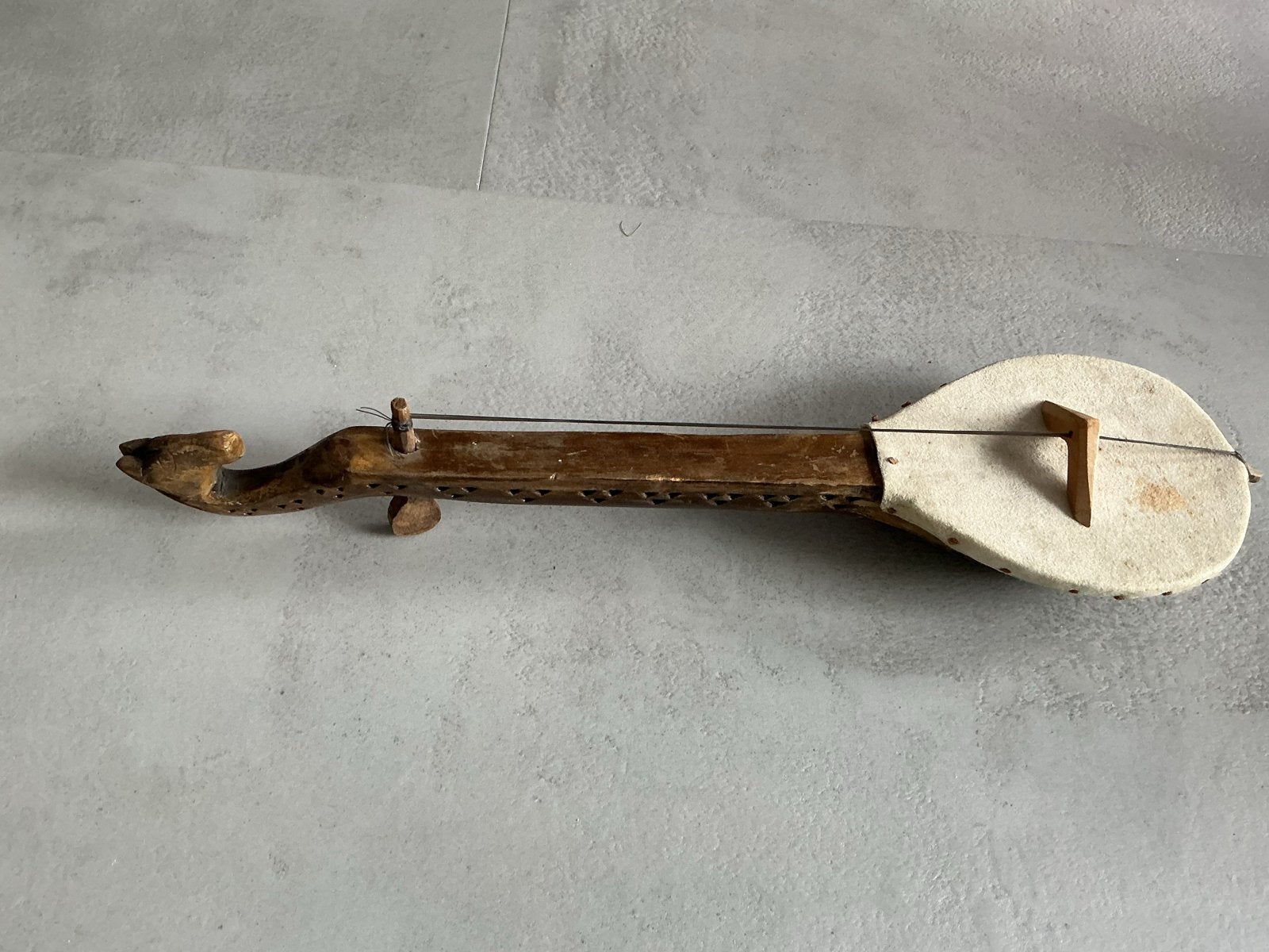 Traditioneel snaarinstrument, handgesneden, Ophalen of Verzenden