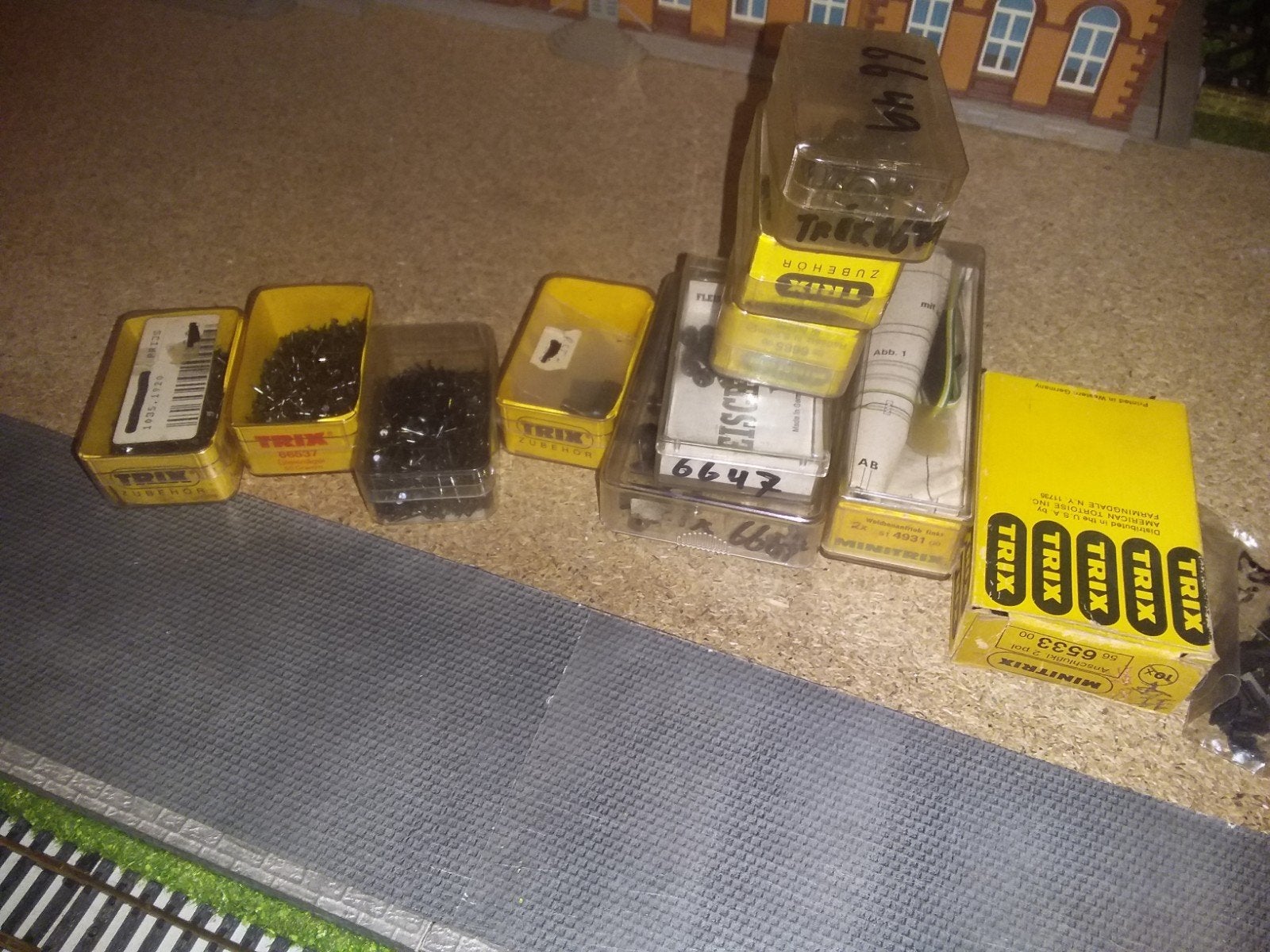 Minitrix voorraad van af 1euro
66537 1x doosjes railspijkers, Gelijkstroom, Trix, Nieuw, Rails