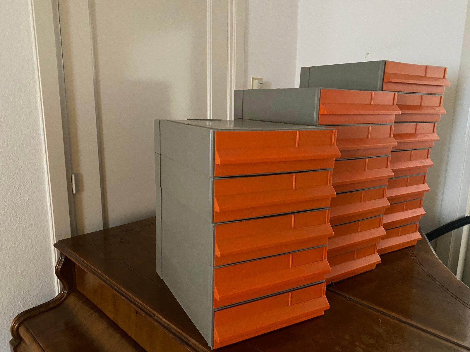 24 Vintage Lavatelli brieven bakken van Giorgetto Giugiaro., Antiek en Kunst, Antiek | Meubels | Kasten, Ophalen
