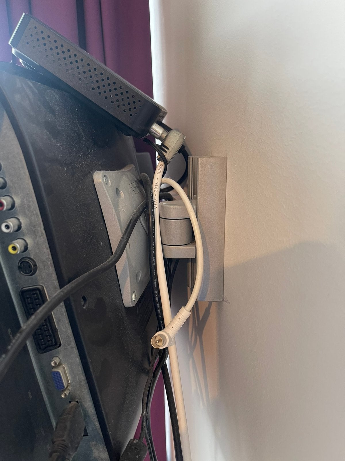Lenco TV, met muurbeugel, Ziggo mediabox en 2 ab., Overige merken, Gebruikt, 50 Hz, Ophalen of Verzenden