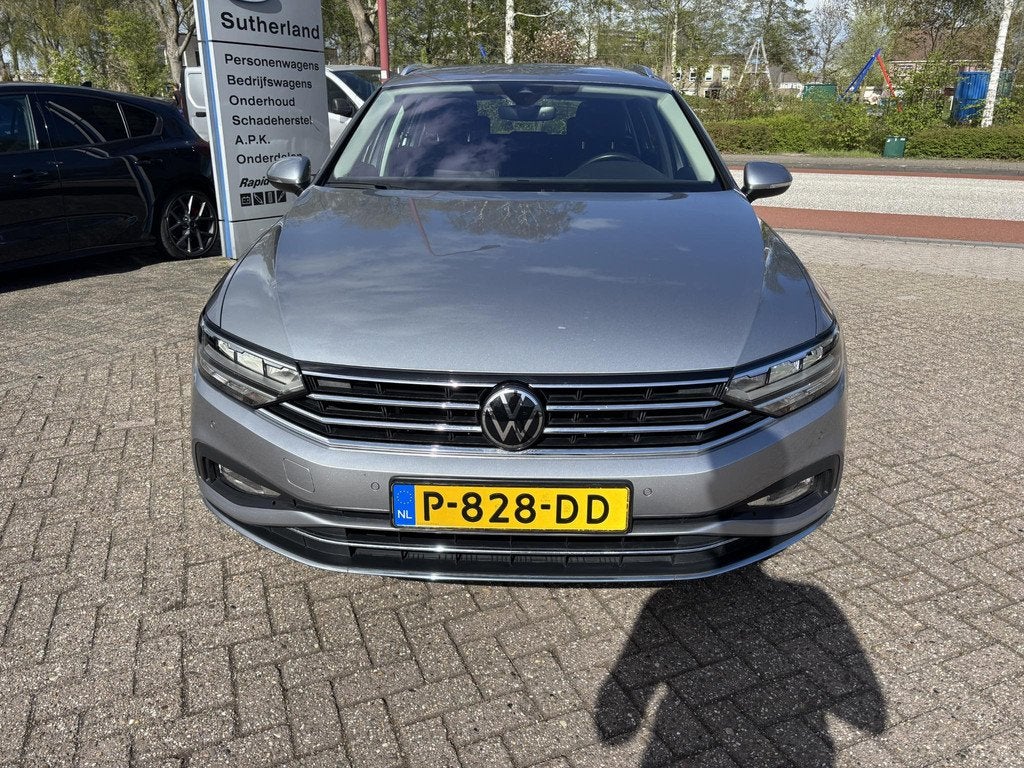 Volkswagen Passat 1.5 TSI R-Line Business + 150pk Adaptieve, Auto's, 730 kg, 4 cilinders, 150 pk, 1600 kg