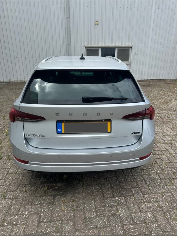 Skoda Octavia 1.0 TSI E-tech Mhev 110pk DSG 2022 Grijs, 1263 kg, Achterwielaandrijving, Alcantara, Stationwagon
