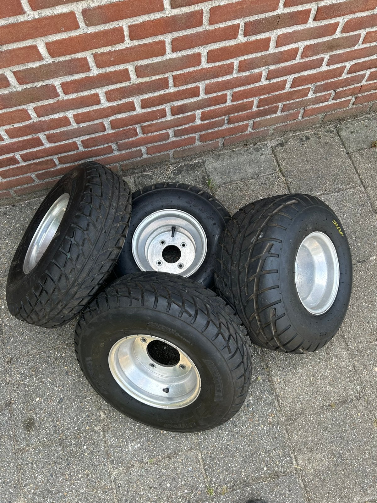 Ltz 400 straat bandenset, Ophalen