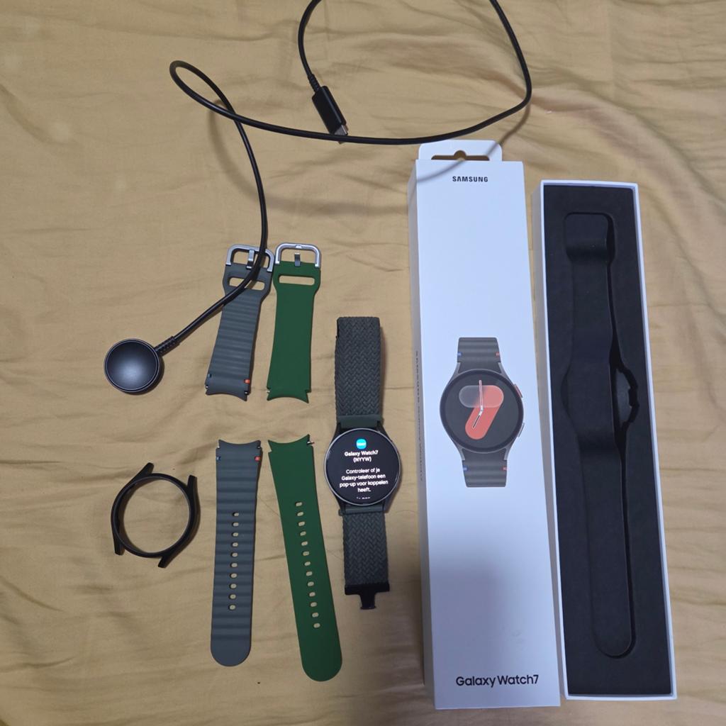 Samsung Galaxy Watch 7 (40mm) + 2 extra bandjes, Sieraden, Tassen en Uiterlijk, Smartwatches, Samsung galaxy watch 7 40mm ⌚️, Ophalen of Verzenden