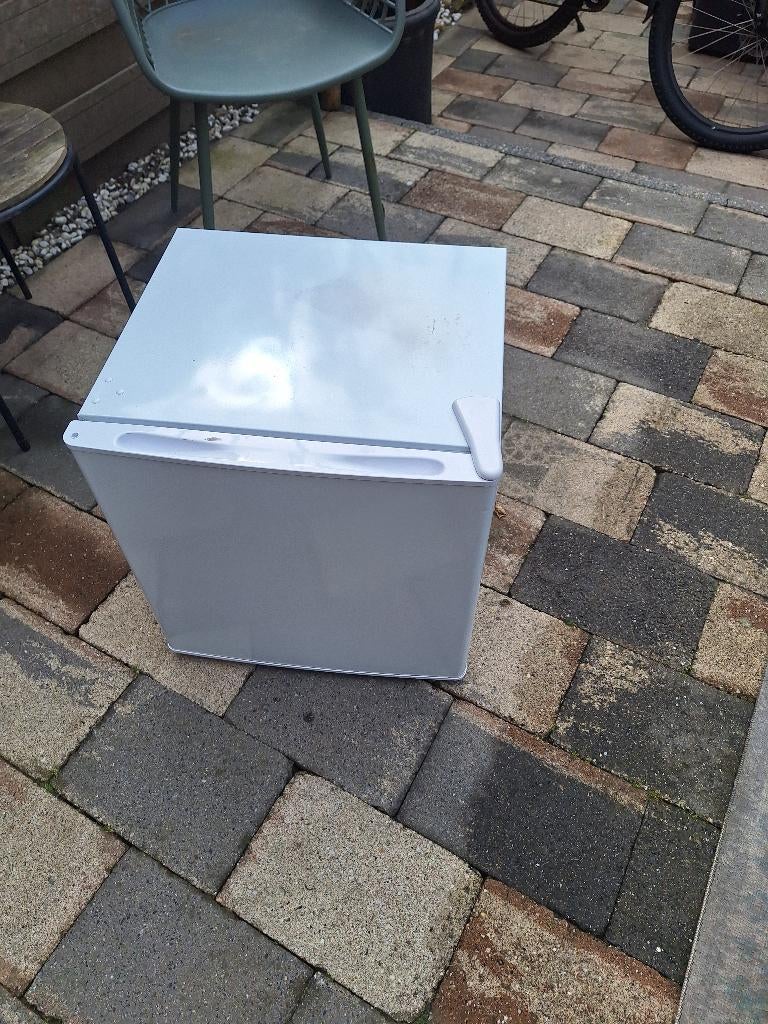 Koelkast, Witgoed en Apparatuur, Koelkasten en IJskasten, Ophalen, Minder dan 85 cm, Met vriesvak, Minder dan 75 liter