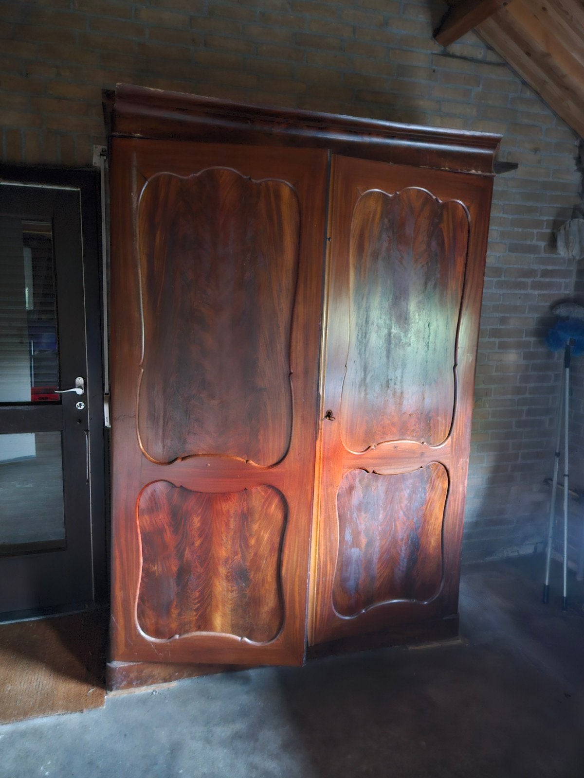 Antieke kast, Ophalen