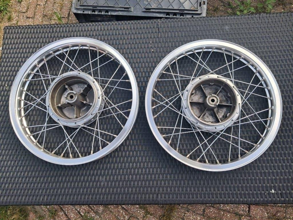 Set van 2 nieuw gespaakte spaakwielen  met 517 naven 1.60x17, Ophalen of Verzenden, Zo goed als nieuw, Overige typen