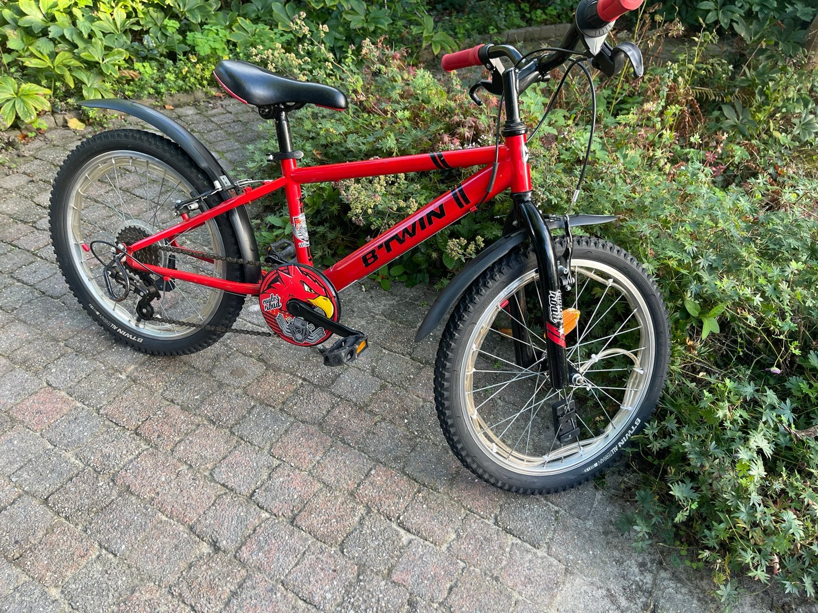 B'TWIN Kinderfiets Rood - 20 inch, Fietsen en Brommers, Ophalen, Gebruikt, Velgrem, 20 inch of meer