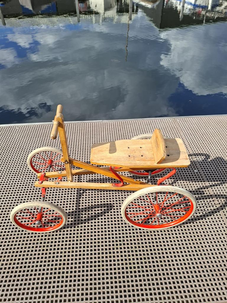 Antieke Vliegende Hollander loopfiets verstelbare zitting, Ophalen