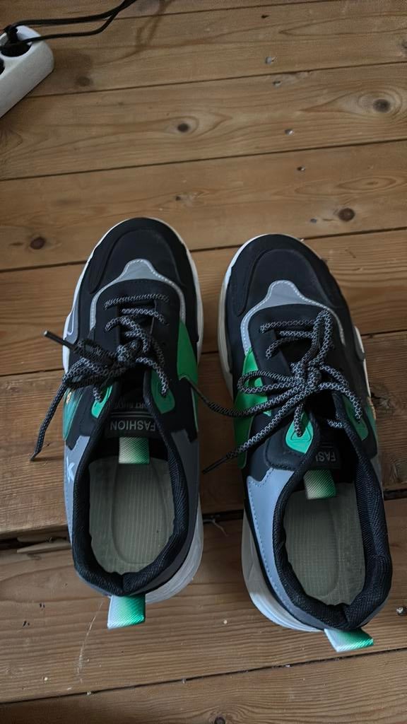 33Wart schoenen, Ophalen of Verzenden, Zo goed als nieuw, Sneakers of Gympen