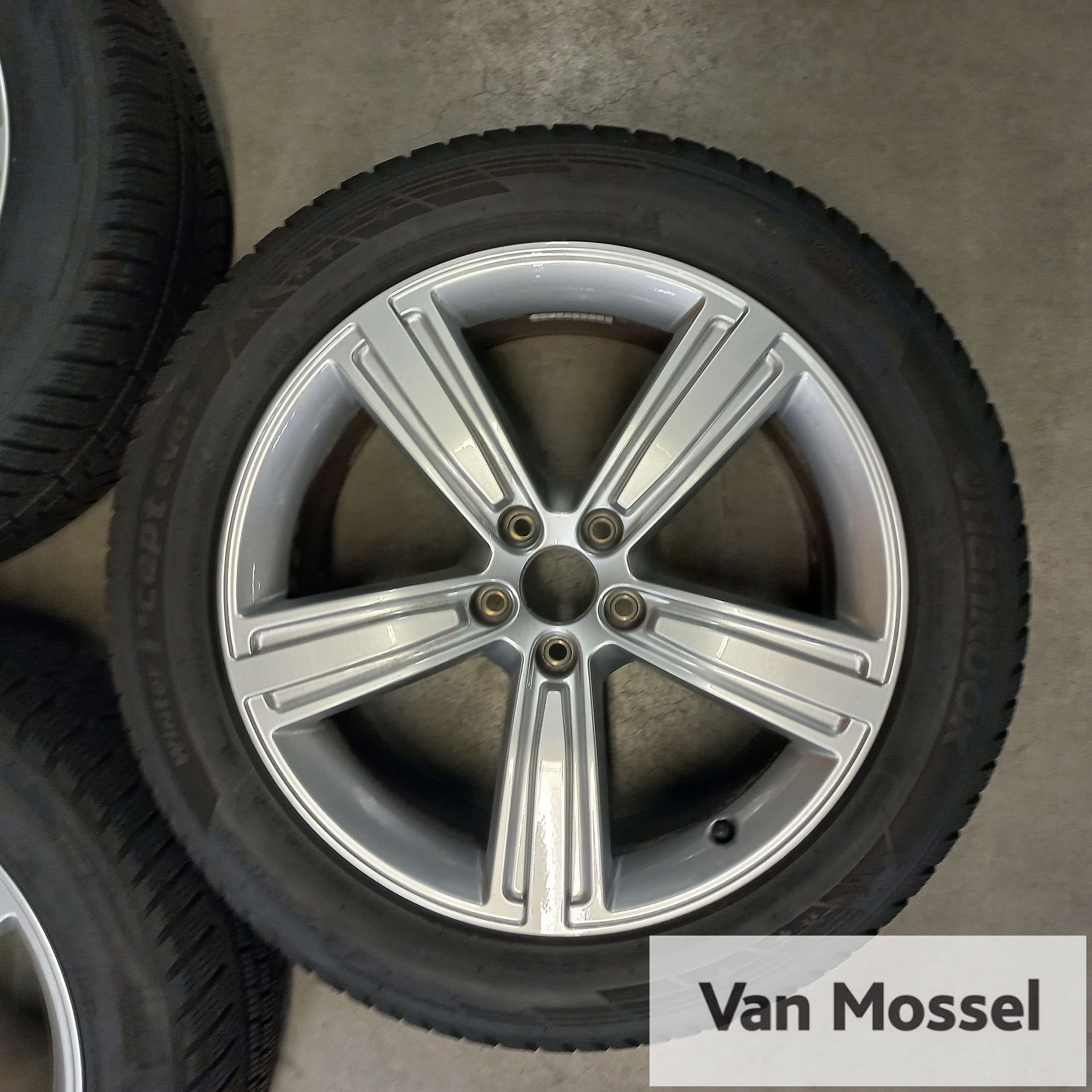 Audi A8 Hankook Winter I Cept EVO 2 235/50/R19 103H, 19 inch, Gebruikt, -, -