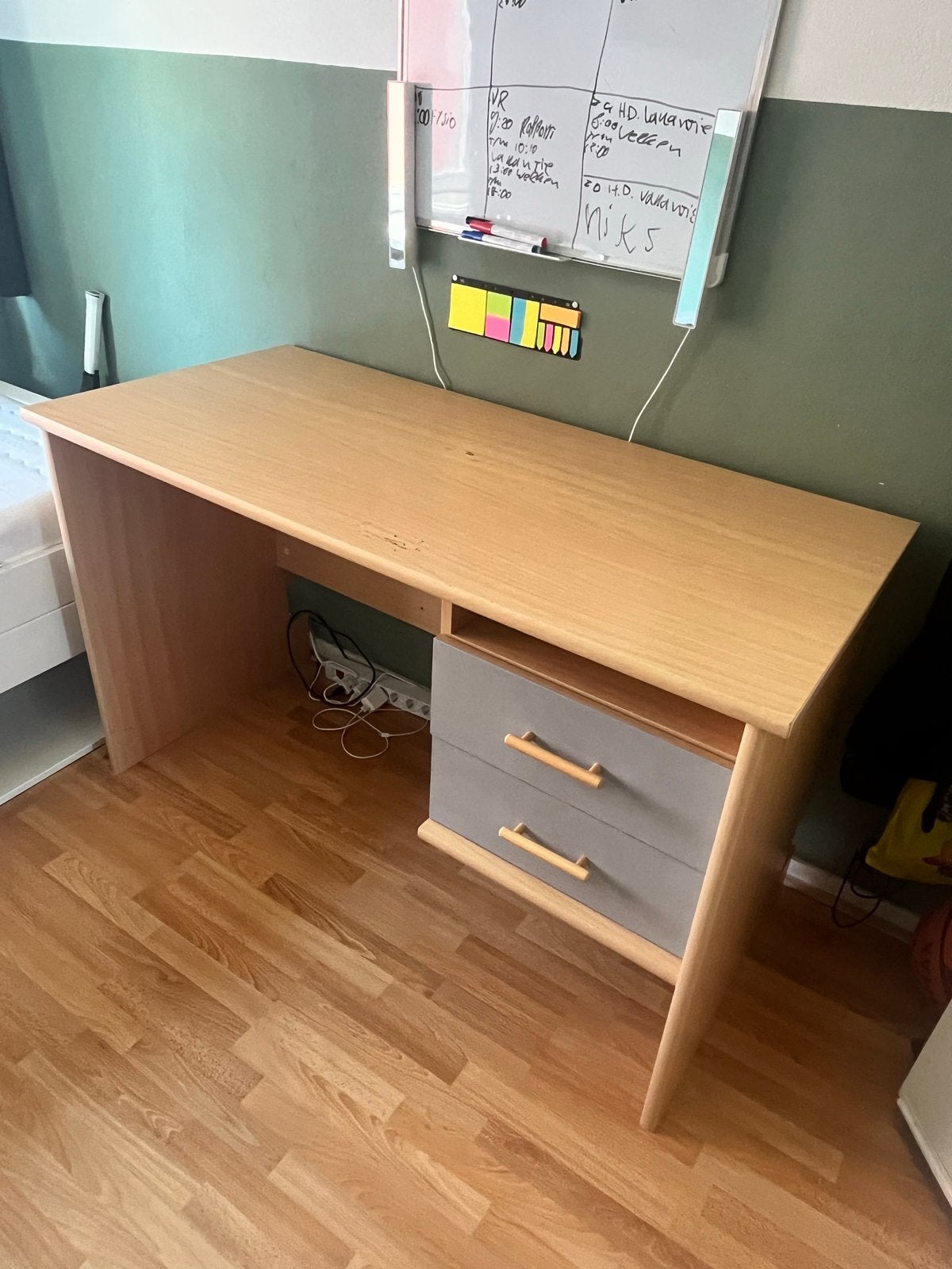 Houten bureau met grijze lades, Ophalen, Gebruikt, Bruin, Computerbureau