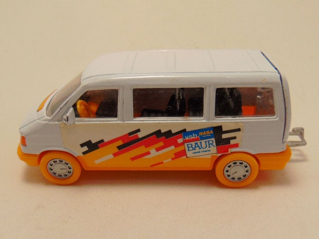Volkswagen T4 Caravelle Combi Bus 1:43 Wit, Ophalen of Verzenden, Auto, Overige merken
