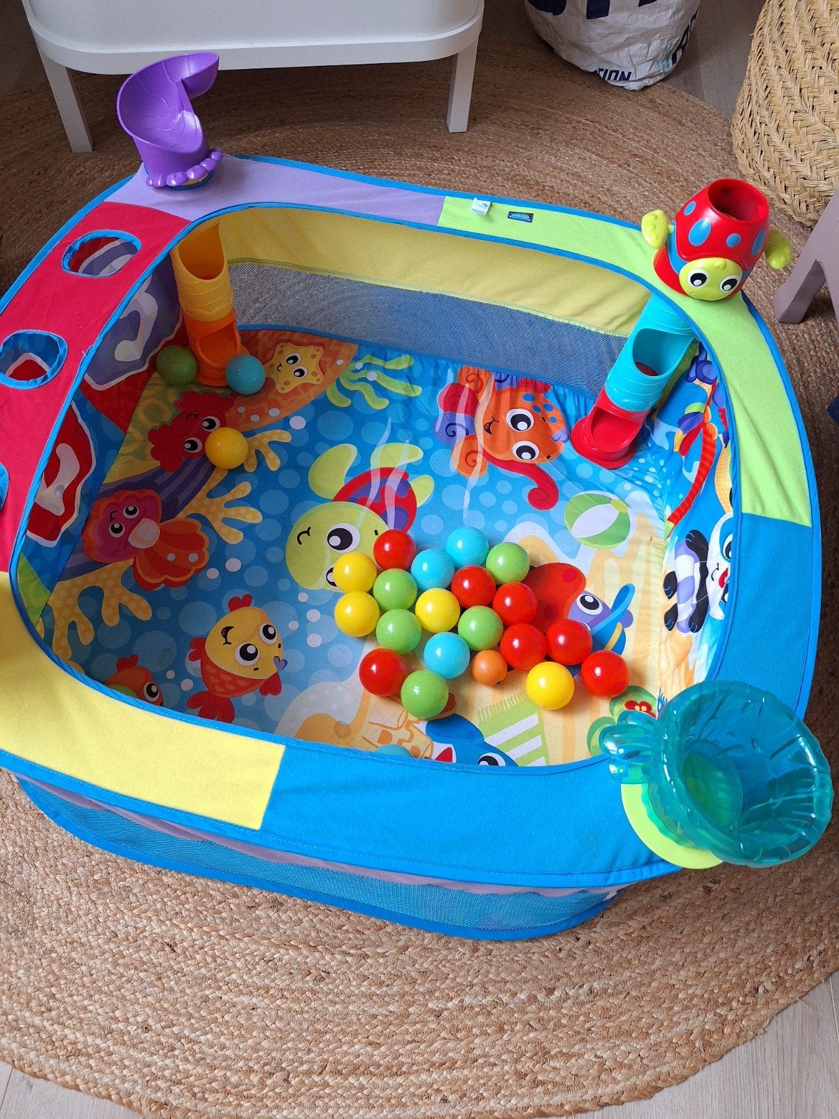 Vrolijk speelkleed/ballenbak met ballen en speeltjes, Kinderen en Baby's, Ophalen, Zo goed als nieuw, Speelkleed