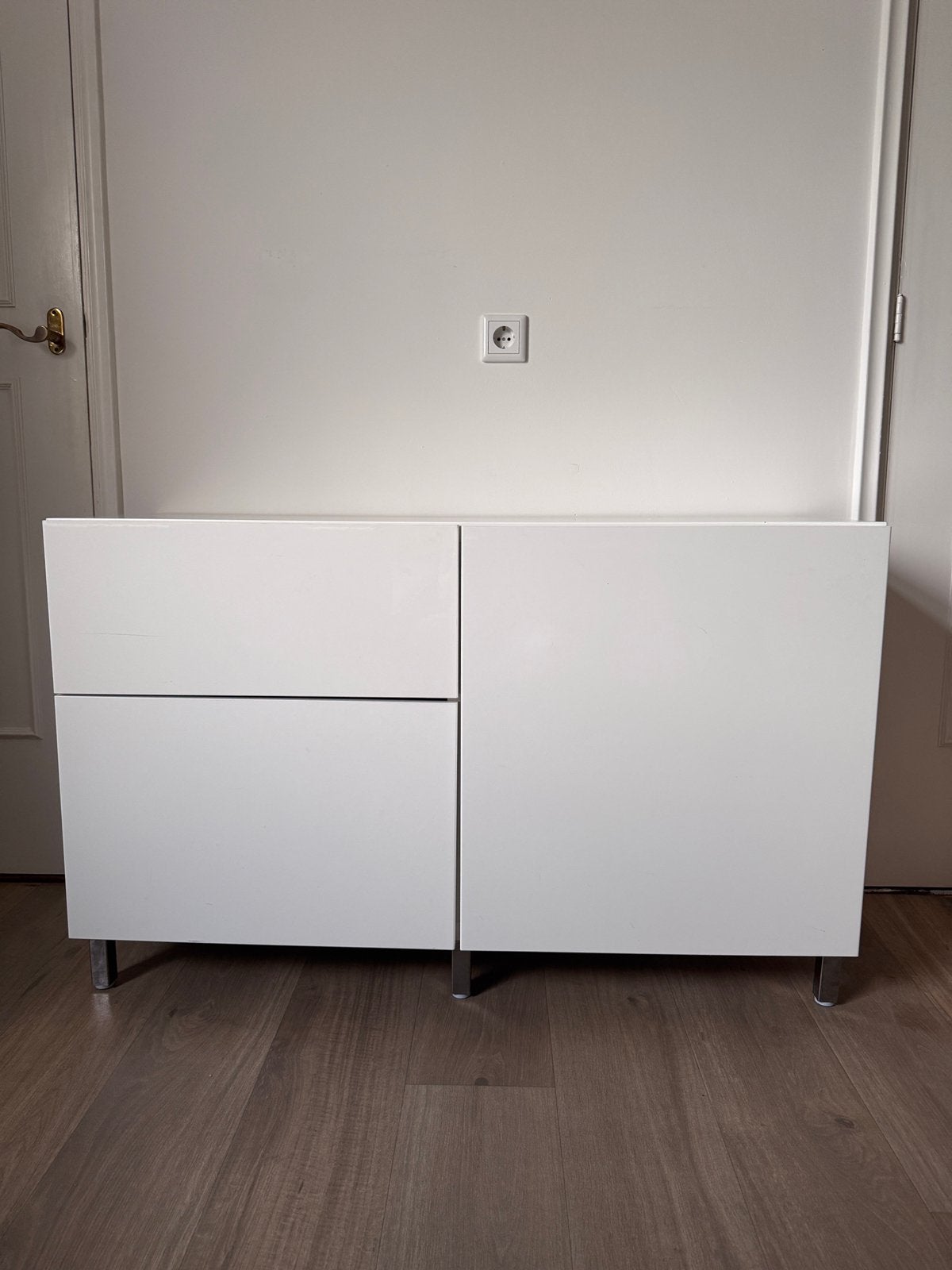 Hoogglans wit dressoir / opbergkast, Huis en Inrichting, Kasten | Roldeurkasten en Archiefkasten, Ophalen, Kunststof, 100 tot 150 cm