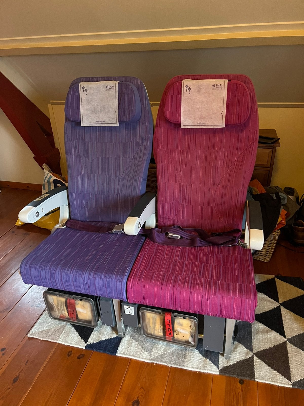 Vliegtuigstoelen Thai Airways, Ophalen