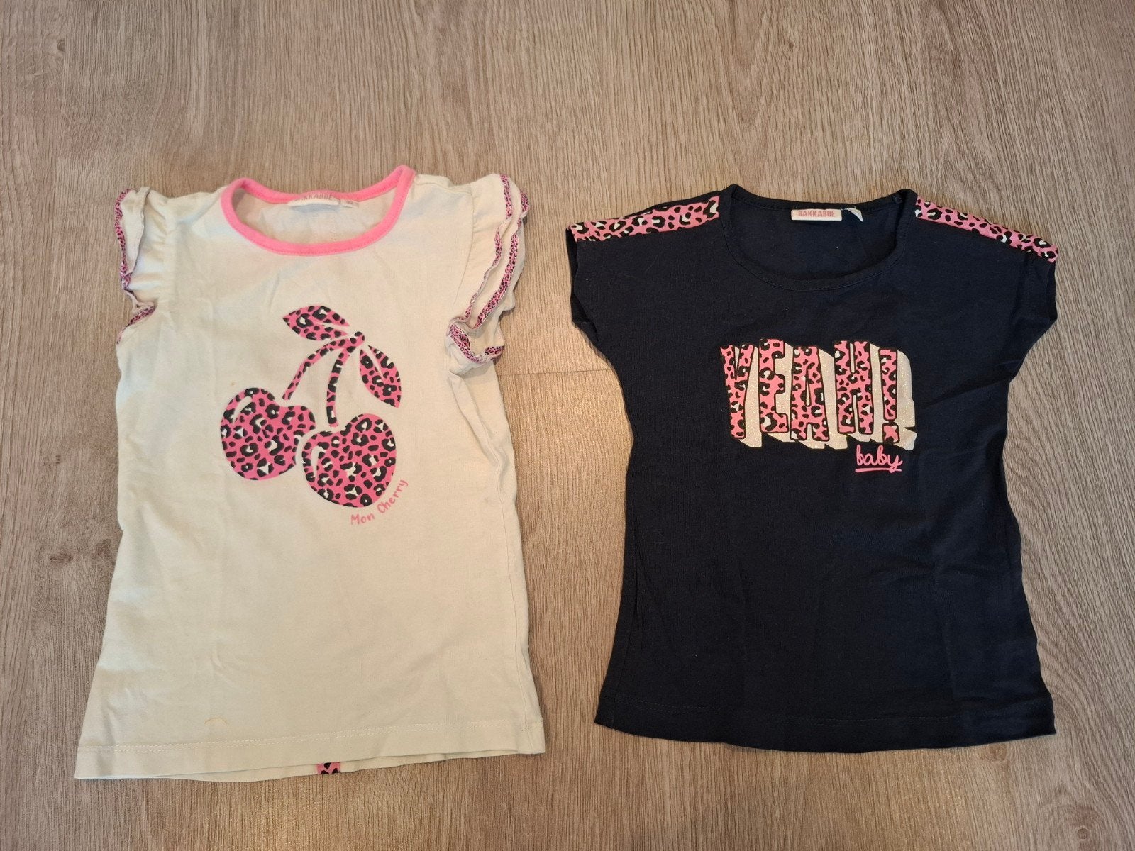 2 tshirts meisjes maat 92 merk Bakkaboe, Meisje, Ophalen of Verzenden, Zo goed als nieuw, Shirt of Longsleeve