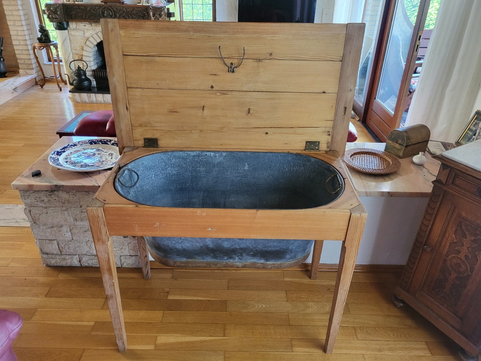 Antieke houten wastafel met zinken teil, Ophalen